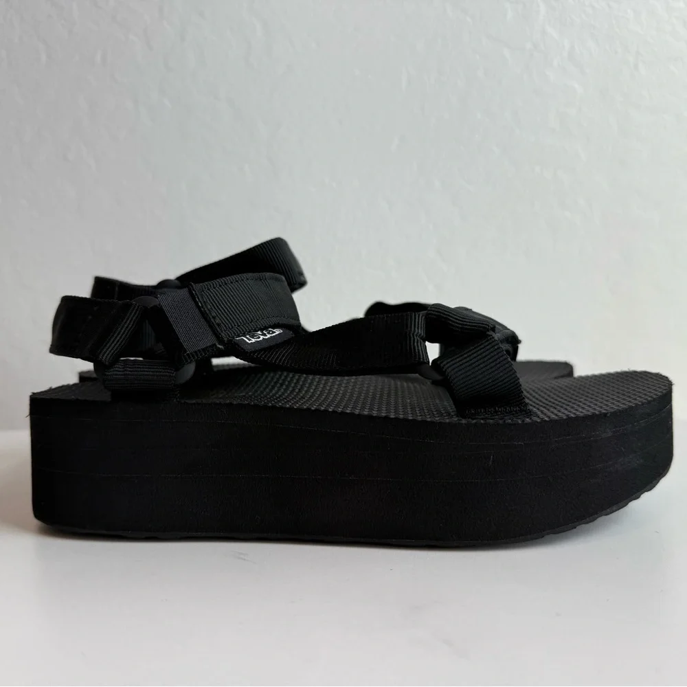 Teva Flatform Universal Sandal Black W6 - Picture 8 of 8